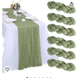 Pack of 10 green muslin table runners
